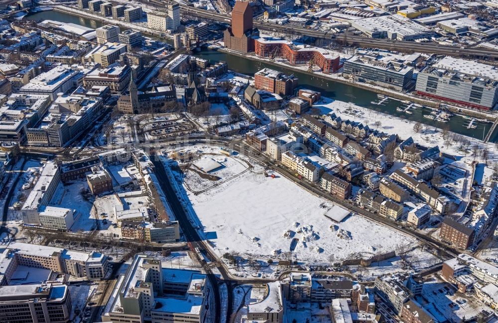 Luftbild Duisburg - Winterluftbild Baustelle zum Neubau einer Mehrfamilienhaus-Wohnanlage Mercatorviertel in Duisburg im Bundesland Nordrhein-Westfalen, Deutschland