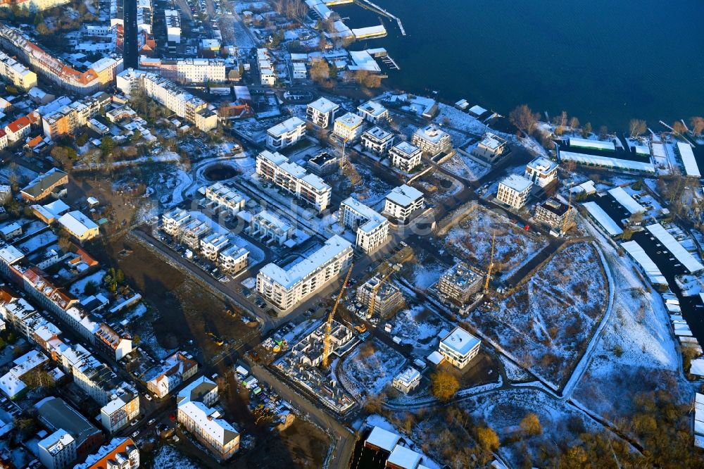 Schwerin von oben - Winterluftbild Baustelle zum Neubau einer Mehrfamilienhaus-Wohnanlage an der Schwaneninsel in Schwerin im Bundesland Mecklenburg-Vorpommern, Deutschland