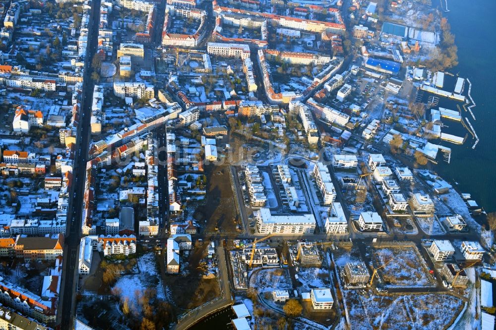 Schwerin aus der Vogelperspektive: Winterluftbild Baustelle zum Neubau einer Mehrfamilienhaus-Wohnanlage an der Schwaneninsel in Schwerin im Bundesland Mecklenburg-Vorpommern, Deutschland