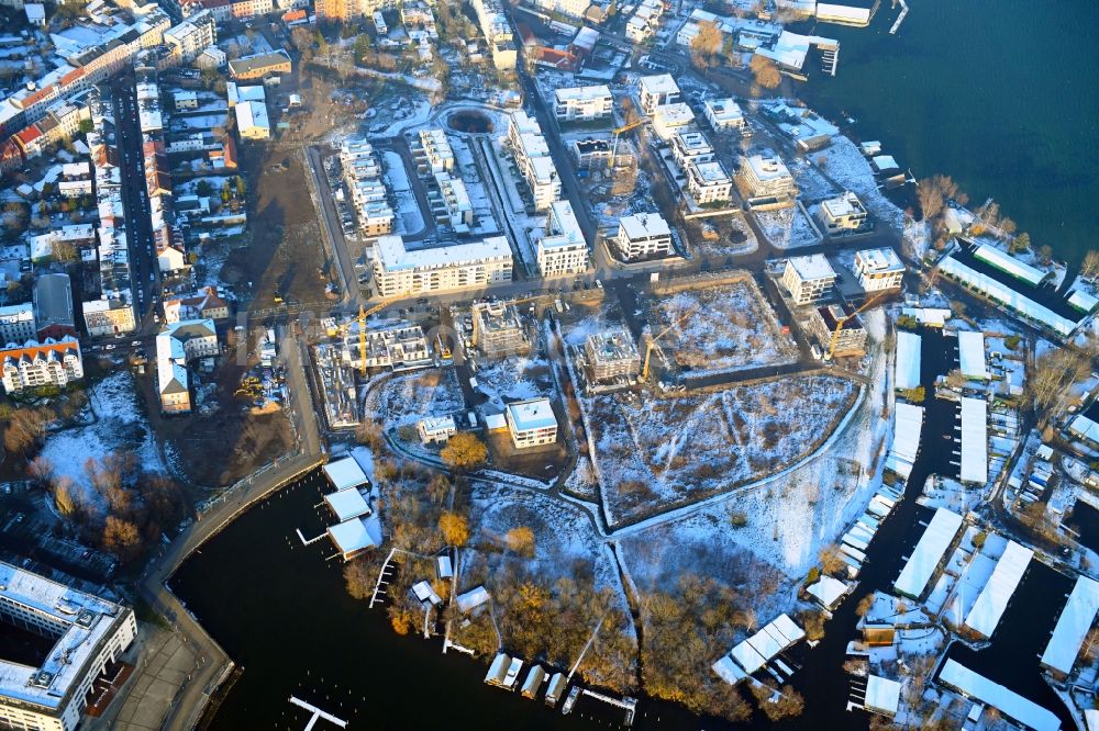 Luftbild Schwerin - Winterluftbild Baustelle zum Neubau einer Mehrfamilienhaus-Wohnanlage an der Schwaneninsel in Schwerin im Bundesland Mecklenburg-Vorpommern, Deutschland