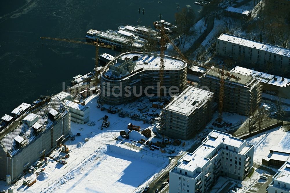 Berlin von oben - Winterluftbild Baustelle zum Neubau eines Wohnhauses Speicher Ballett im Ortsteil Hakenfelde in Berlin, Deutschland