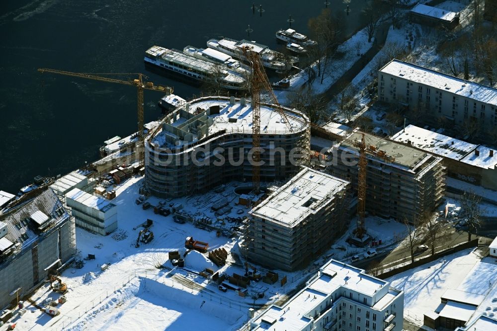 Berlin aus der Vogelperspektive: Winterluftbild Baustelle zum Neubau eines Wohnhauses Speicher Ballett im Ortsteil Hakenfelde in Berlin, Deutschland