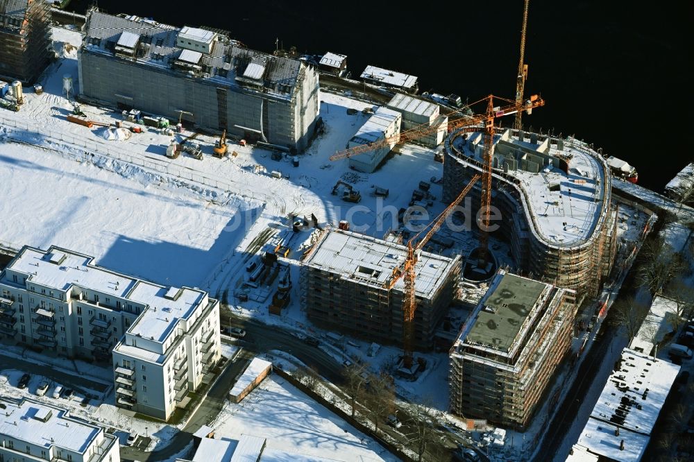 Luftbild Berlin - Winterluftbild Baustelle zum Neubau eines Wohnhauses Speicher Ballett im Ortsteil Hakenfelde in Berlin, Deutschland