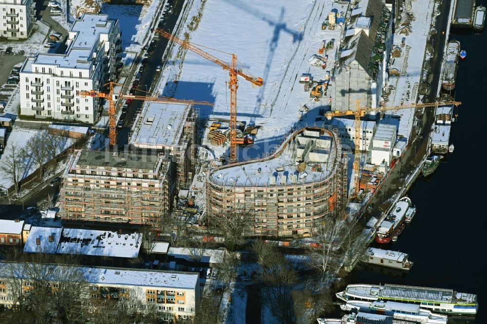 Berlin von oben - Winterluftbild Baustelle zum Neubau eines Wohnhauses Speicher Ballett im Ortsteil Hakenfelde in Berlin, Deutschland