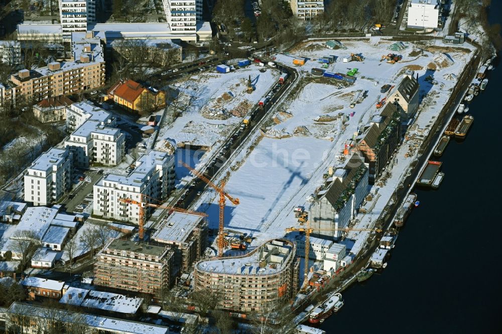 Berlin aus der Vogelperspektive: Winterluftbild Baustelle zum Neubau eines Wohnhauses Speicher Ballett im Ortsteil Hakenfelde in Berlin, Deutschland