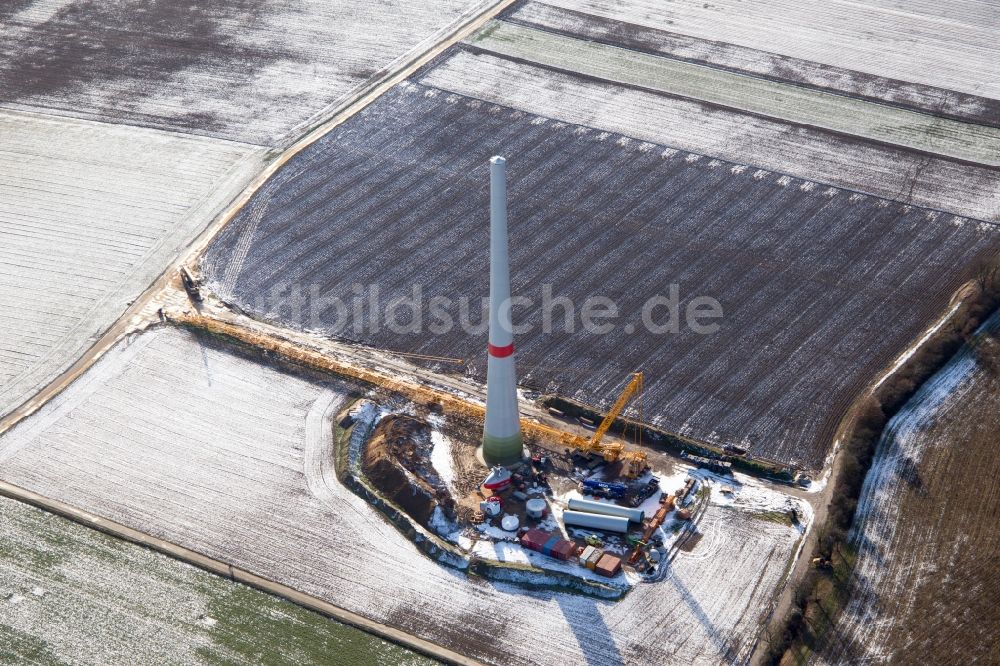 Luftaufnahme Hatzenbühl - Winterluftbild Baustelle zur Windrad- Montage in Hatzenbühl im Bundesland Rheinland-Pfalz, Deutschland