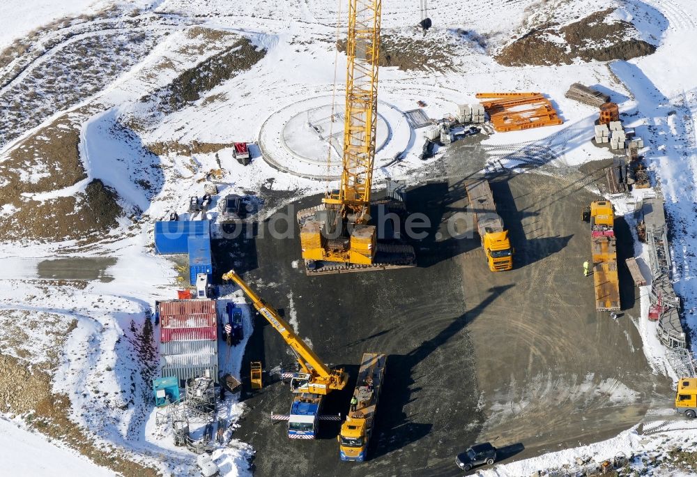 Jühnde von oben - Winterluftbild Baustelle zur Windrad- Montage in Jühnde im Bundesland Niedersachsen, Deutschland