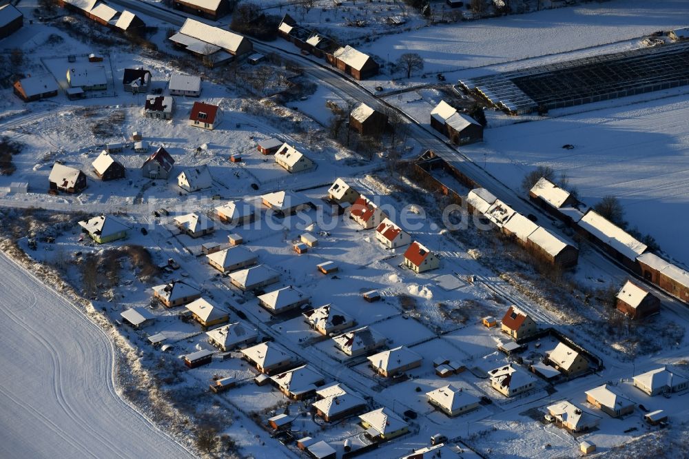 Luftbild Altlandsberg - Winterluftbild Baustellen zum Neubau- Wohngebiet einer Einfamilienhaus- Siedlung an der Strausberger Straße - Zur Holzseefe in Altlandsberg im Bundesland Brandenburg