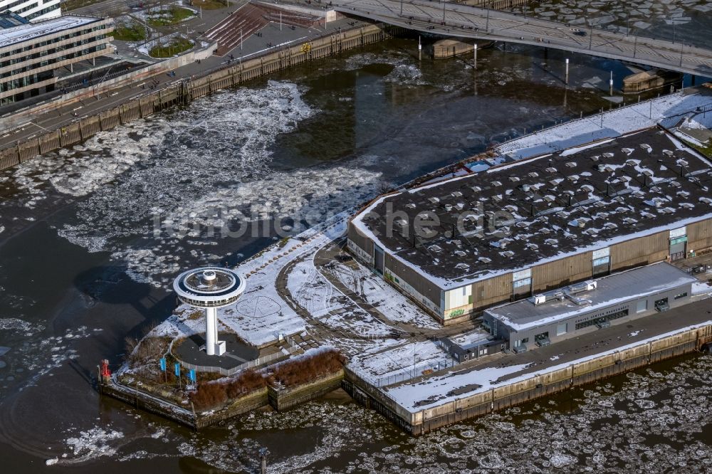 Luftaufnahme Hamburg - Winterluftbild Bauwerk des Aussichtsturmes Lighthouse Zero an der Grandeswerderstraße an den Hafenanlagen am Baakenhöft in Hamburg, Deutschland