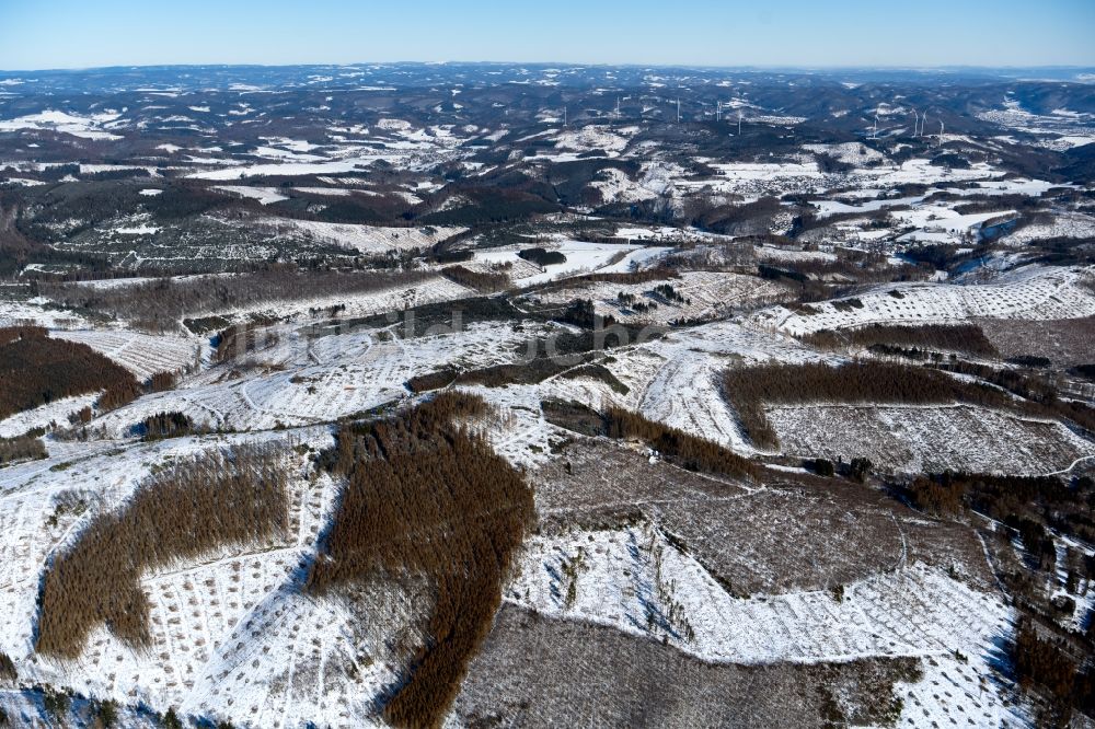 Hesselbach von oben - Winterluftbild Berg- und Tal Landschaft in Hesselbach im Bundesland Nordrhein-Westfalen, Deutschland