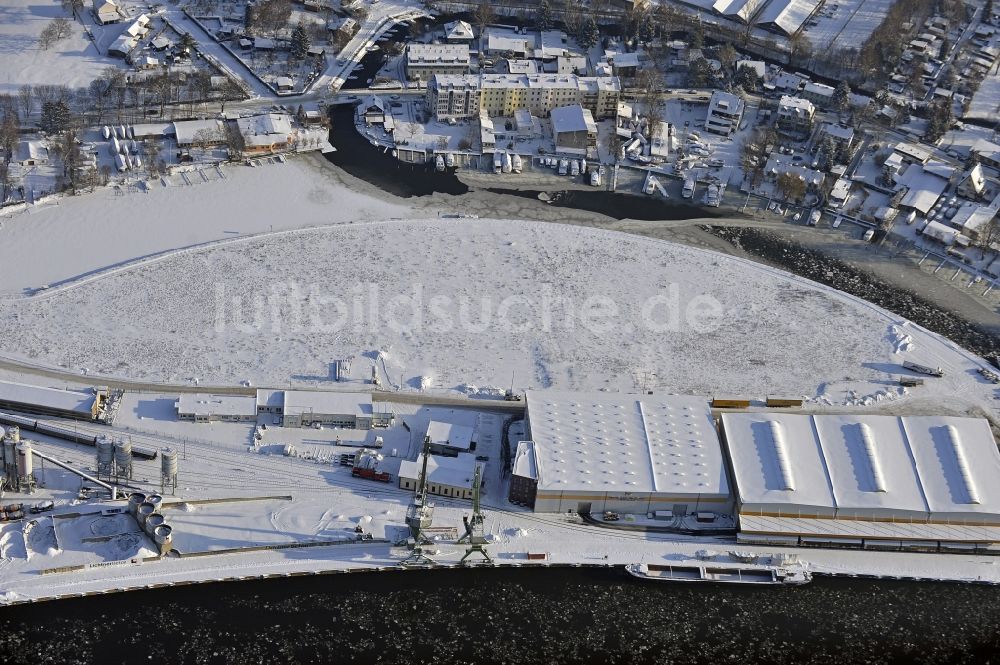 Berlin aus der Vogelperspektive: Winterluftbild Binnenhafen Südhafen in Berlin, Deutschland