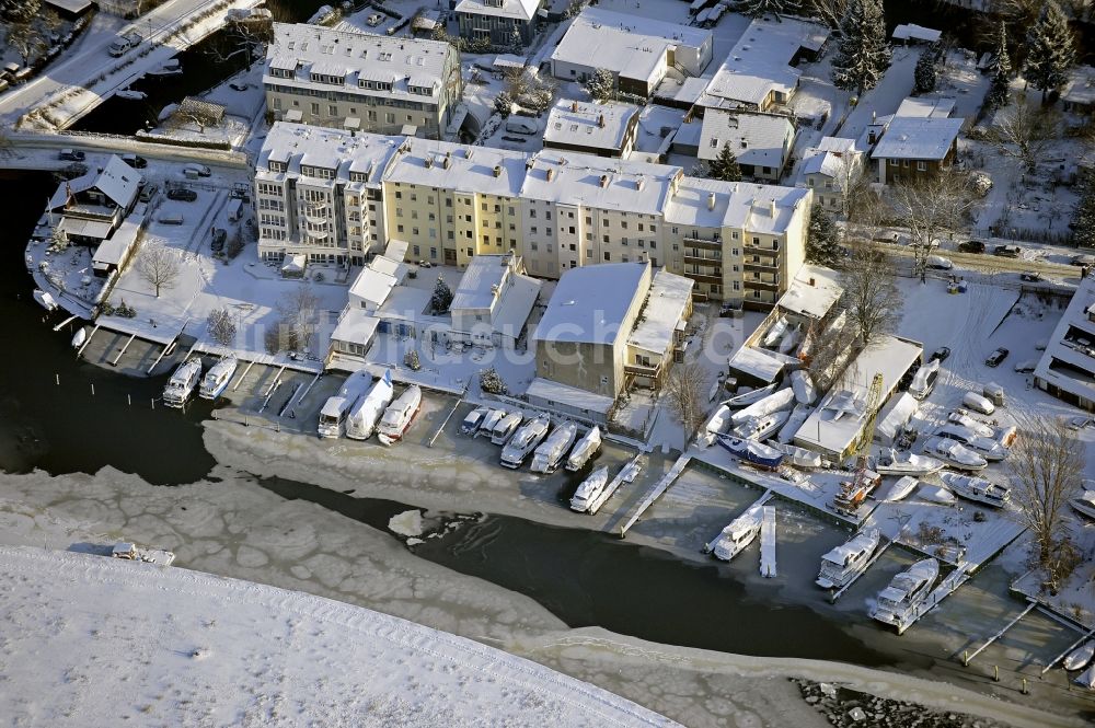 Luftaufnahme Berlin - Winterluftbild Binnenhafen Südhafen in Berlin, Deutschland