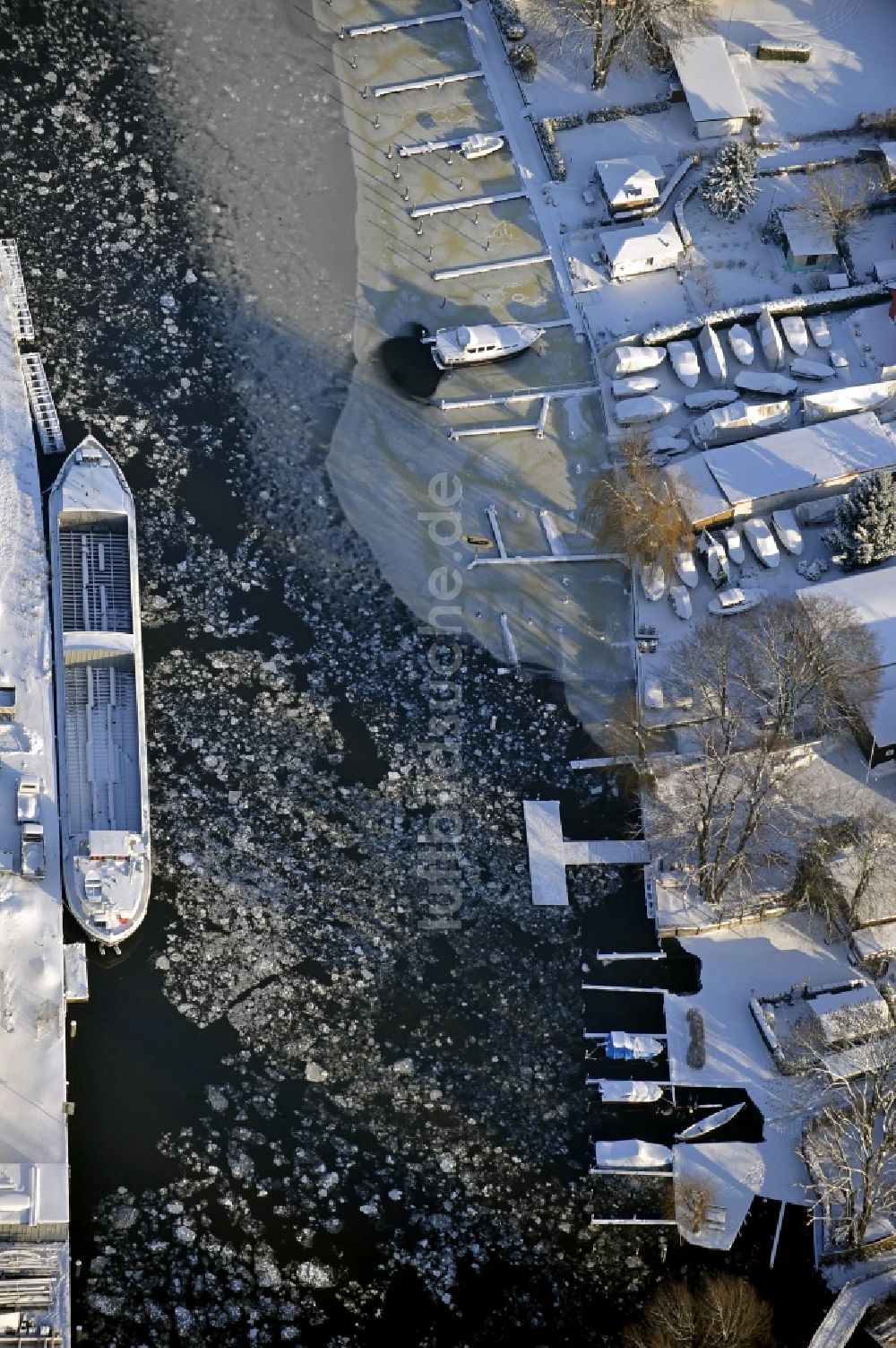 Berlin von oben - Winterluftbild Binnenhafen Südhafen in Berlin, Deutschland