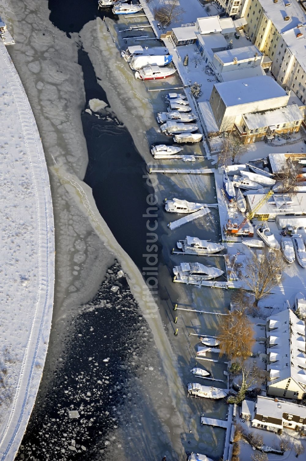 Berlin von oben - Winterluftbild Binnenhafen Südhafen in Berlin, Deutschland