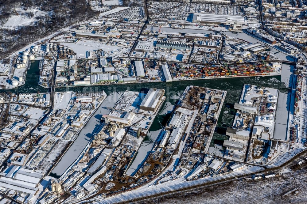 Dortmund von oben - Winterluftbild Binnenschiffahrtszentrum Dortmunder Hafen in Dortmund im Bundesland Nordrhein-Westfalen