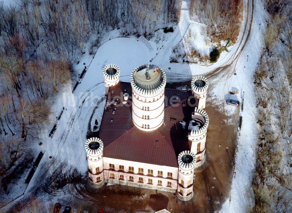 Binz aus der Vogelperspektive: Winterluftbild Burganlage des Schloss Jagdschloss Granitz in Binz im Bundesland Mecklenburg-Vorpommern, Deutschland