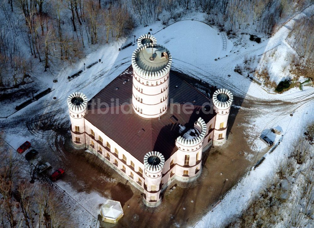 Luftbild Binz - Winterluftbild Burganlage des Schloss Jagdschloss Granitz in Binz im Bundesland Mecklenburg-Vorpommern, Deutschland