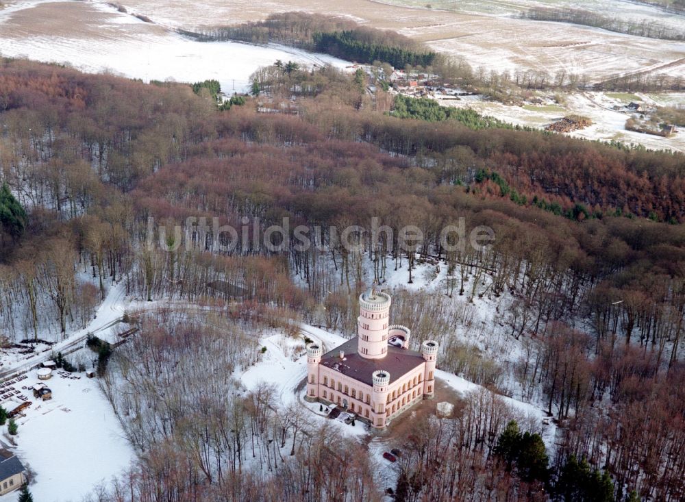 Luftaufnahme Binz - Winterluftbild Burganlage des Schloss Jagdschloss Granitz in Binz im Bundesland Mecklenburg-Vorpommern, Deutschland