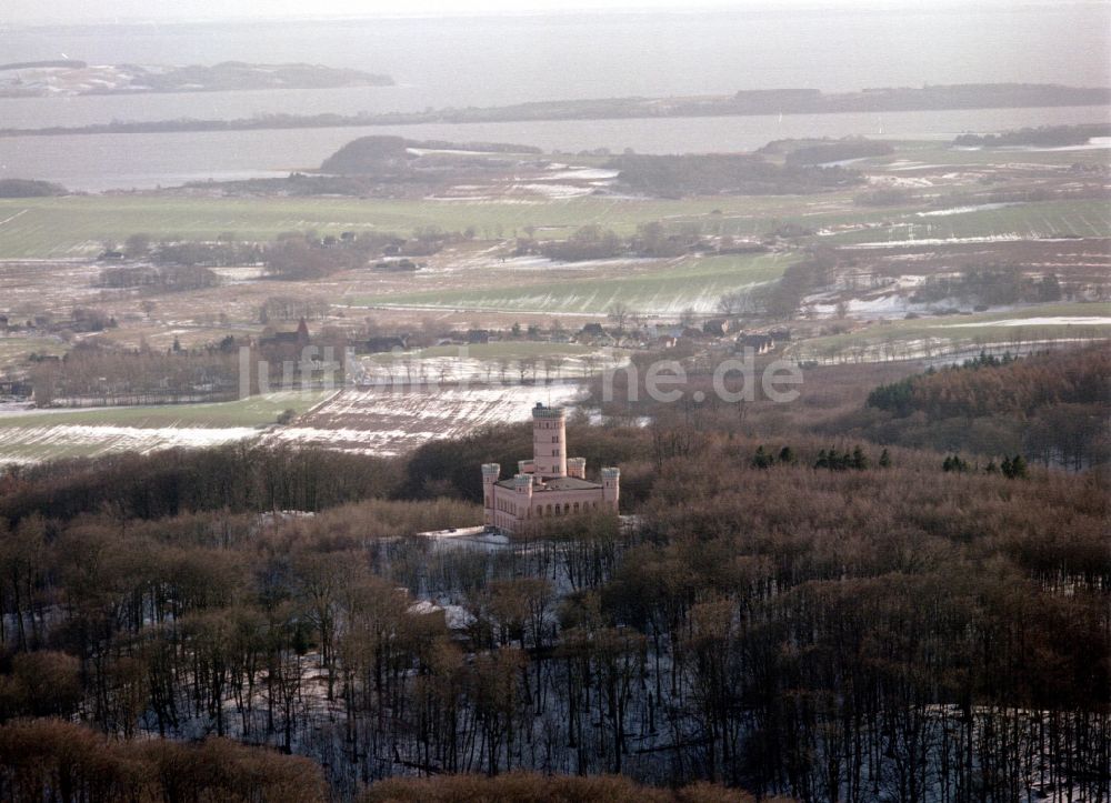 Luftaufnahme Binz - Winterluftbild Burganlage des Schloss Jagdschloss Granitz in Binz im Bundesland Mecklenburg-Vorpommern, Deutschland