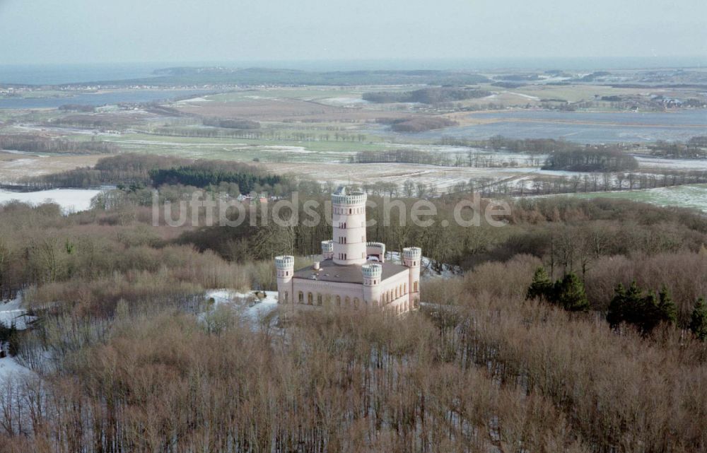 Luftbild Binz - Winterluftbild Burganlage des Schloss Jagdschloss Granitz in Binz im Bundesland Mecklenburg-Vorpommern, Deutschland