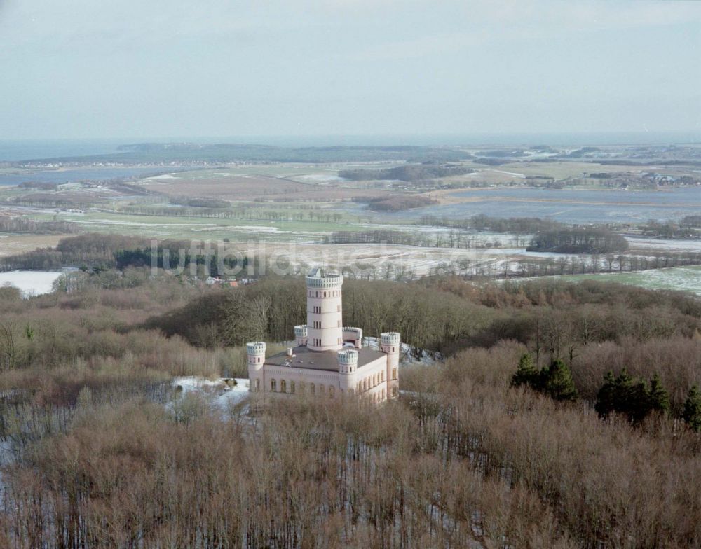 Luftaufnahme Binz - Winterluftbild Burganlage des Schloss Jagdschloss Granitz in Binz im Bundesland Mecklenburg-Vorpommern, Deutschland