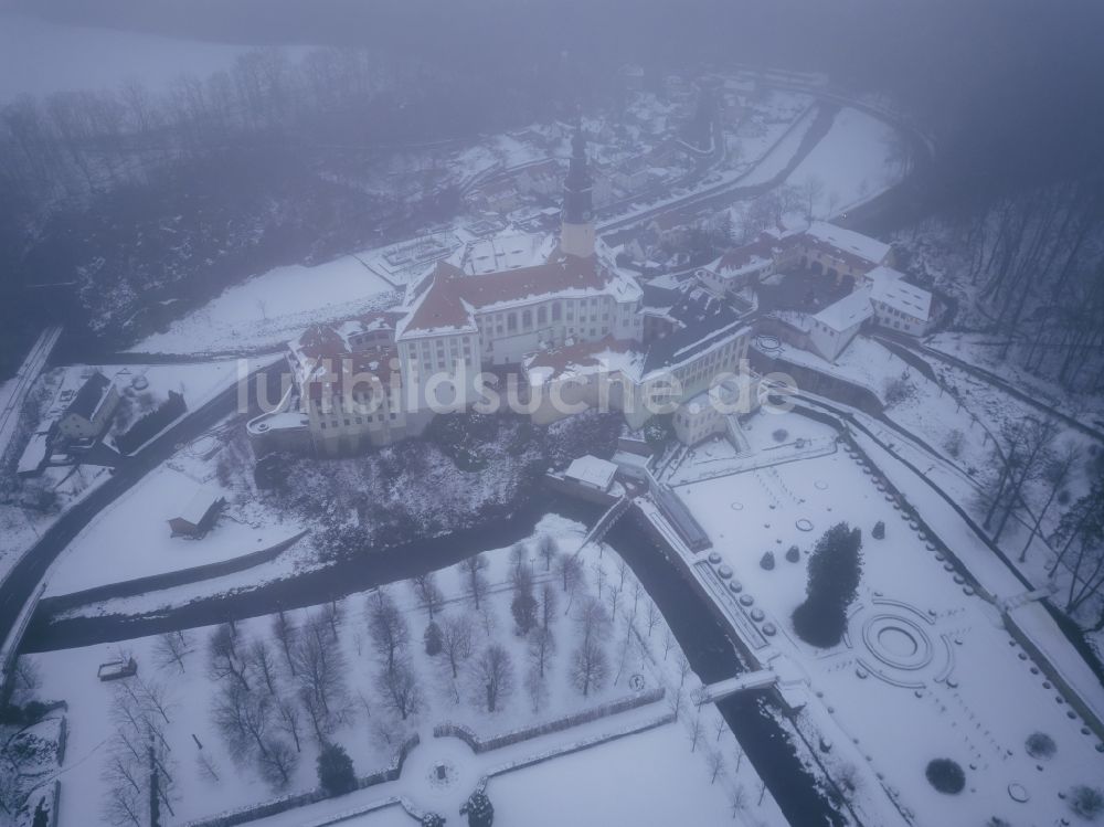 Luftbild Weesenstein - Winterluftbild Burganlage des Schloss Weesenstein in Weesenstein im Bundesland Sachsen, Deutschland