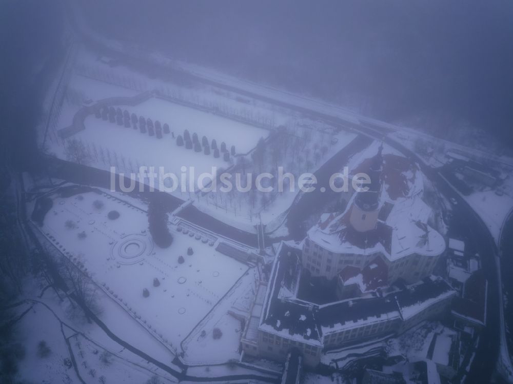 Luftaufnahme Weesenstein - Winterluftbild Burganlage des Schloss Weesenstein in Weesenstein im Bundesland Sachsen, Deutschland