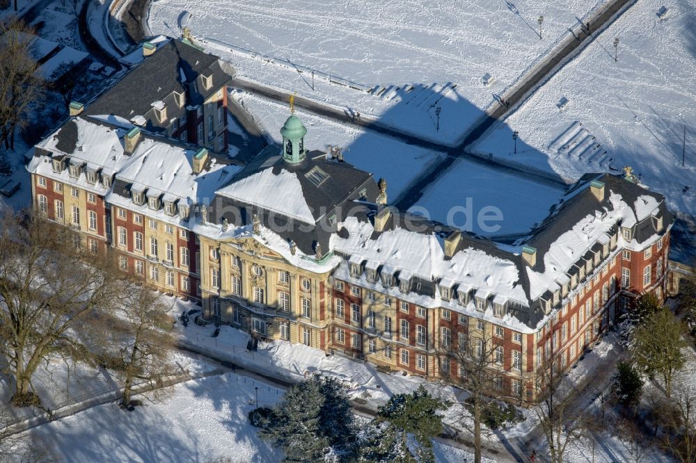 Münster von oben - Winterluftbild Campus- Universität Westfälische Wilhelms- Universität Münster in Münster im Bundesland Nordrhein-Westfalen