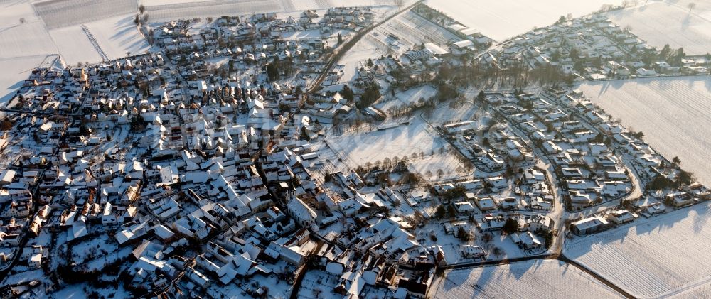 Landau in der Pfalz aus der Vogelperspektive: Winterluftbild Dorf - Ansicht am Rande von Feldern im Ortsteil Mörzheim in Landau in der Pfalz im Bundesland Rheinland-Pfalz, Deutschland