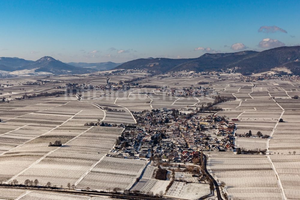 Luftaufnahme Roschbach - Winterluftbild Dorf - Ansicht am Rande von Feldern in Roschbach im Bundesland Rheinland-Pfalz, Deutschland