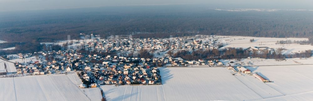 Luftbild Scheibenhard - Winterluftbild Dorf - Ansicht am Rande von Feldern in Scheibenhard in Grand Est, Frankreich