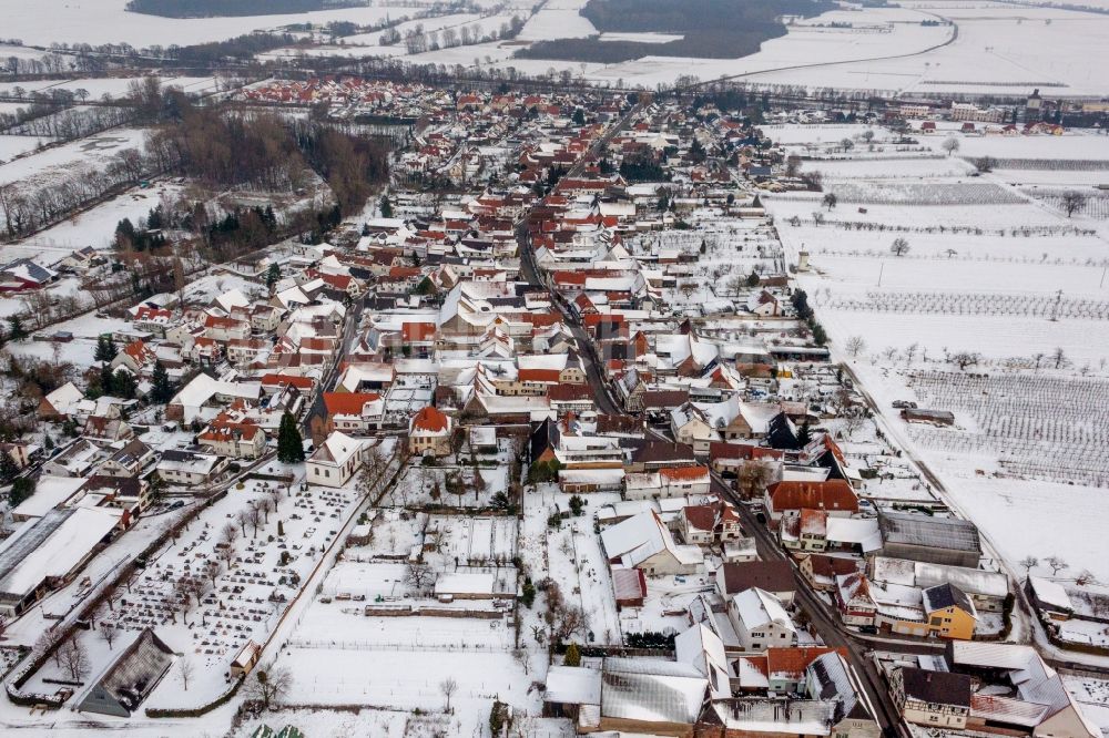 Luftaufnahme Winden - Winterluftbild Dorf - Ansicht am Rande von Feldern in Winden im Bundesland Rheinland-Pfalz, Deutschland