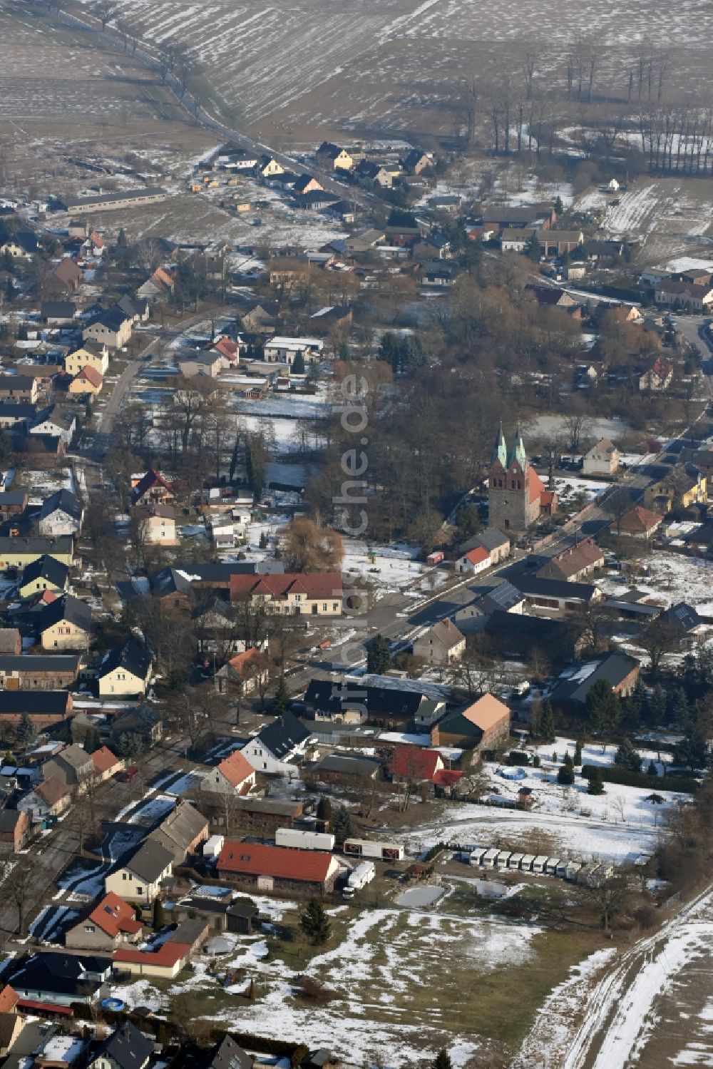 Willmersdorf aus der Vogelperspektive: Winterluftbild Dorf - Ansicht in Willmersdorf im Bundesland Brandenburg