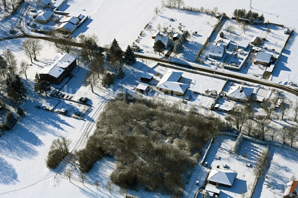 Wüsteney von oben - Winterluftbild Dorf - Ansicht in Wüsteney im Bundesland Mecklenburg-Vorpommern, Deutschland