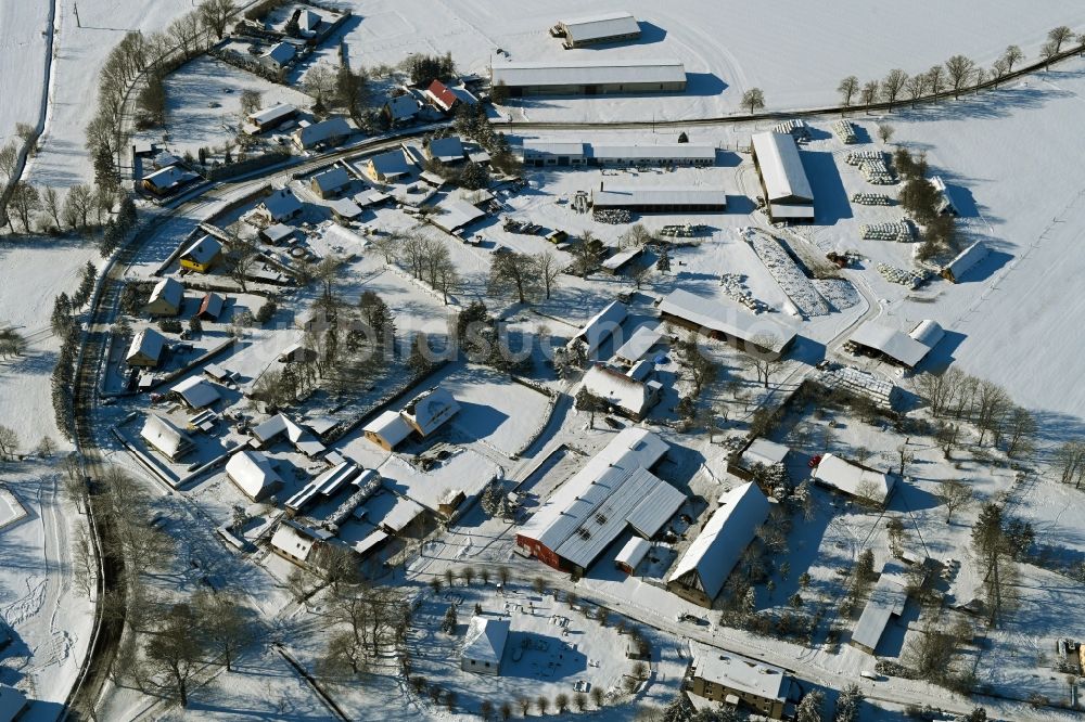 Vorbein von oben - Winterluftbild Dorfkern am Feldrand in Vorbein im Bundesland Mecklenburg-Vorpommern, Deutschland