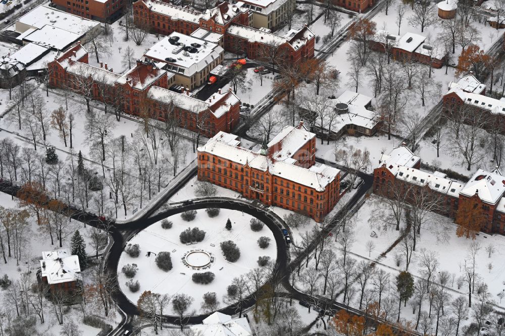 Berlin aus der Vogelperspektive: Winterluftbild Evangelisches Krankenhaus Königin Elisabeth Herzberge Berlin Lichtenberg