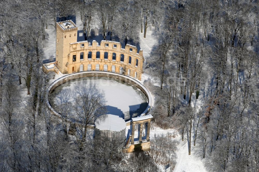 Potsdam aus der Vogelperspektive: Winterluftbild Fassade des Baudenkmales Ruinenberg im Ortsteil Jägervorstadt in Potsdam im Bundesland Brandenburg, Deutschland