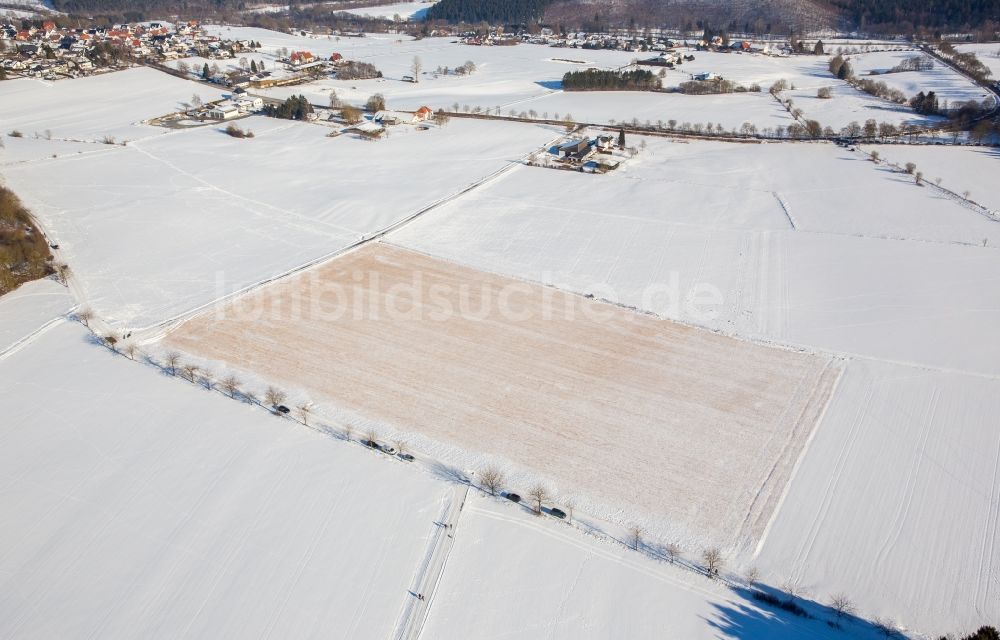 Rüthen von oben - Winterluftbild Feld- Landschaft in Rüthen im Bundesland Nordrhein-Westfalen