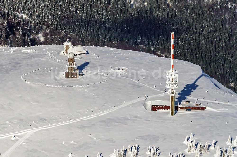 Feldberg (Schwarzwald) von oben - Winterluftbild vom Feldberg (Schwarzwald) im Bundesland Baden-Württemberg, Deutschland