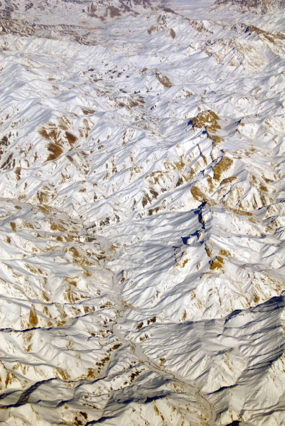 Kandahar von oben - Winterluftbild Felsen- und Berglandschaft Hindukusch in Kandahar in Afghanistan