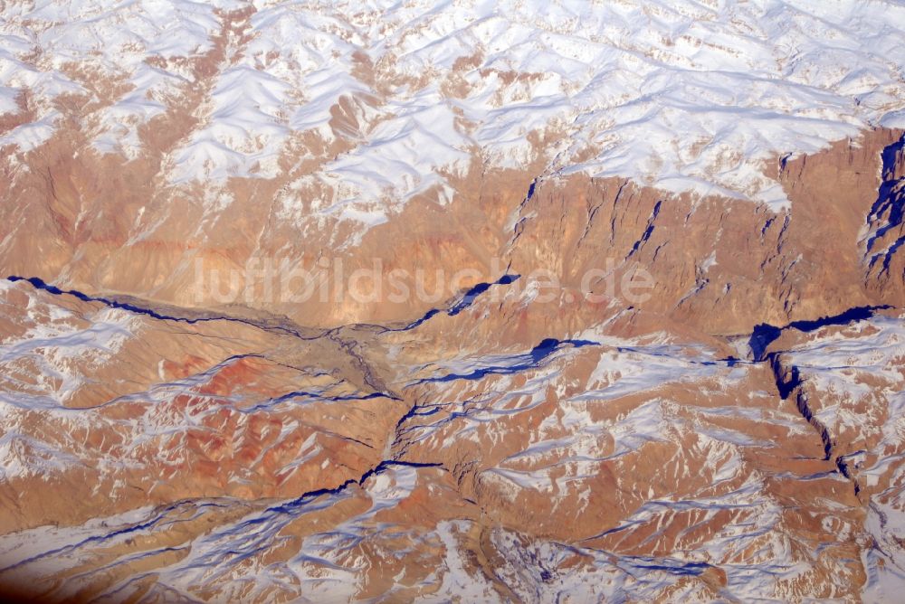 Luftaufnahme Kandahar - Winterluftbild Felsen- und Berglandschaft Hindukusch in Kandahar in Afghanistan