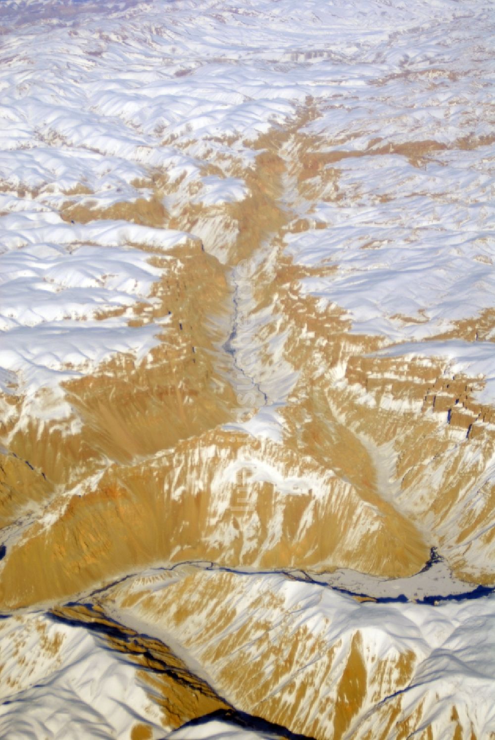 Luftbild Kandahar - Winterluftbild Felsen- und Berglandschaft Hindukusch in Kandahar in Afghanistan