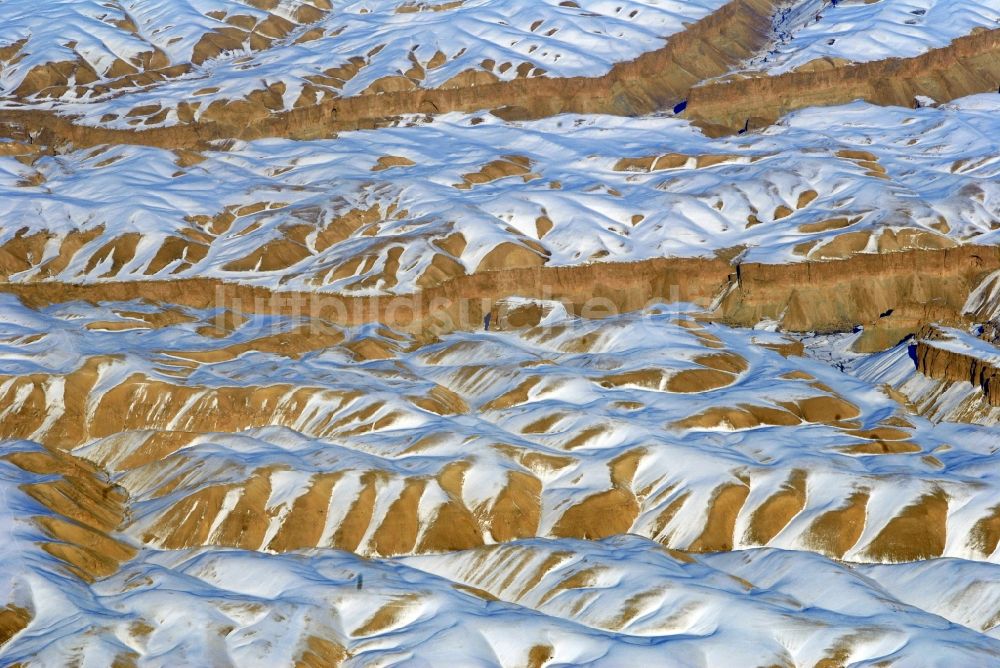 Kandahar aus der Vogelperspektive: Winterluftbild Felsen- und Berglandschaft Hindukusch in Kandahar in Afghanistan