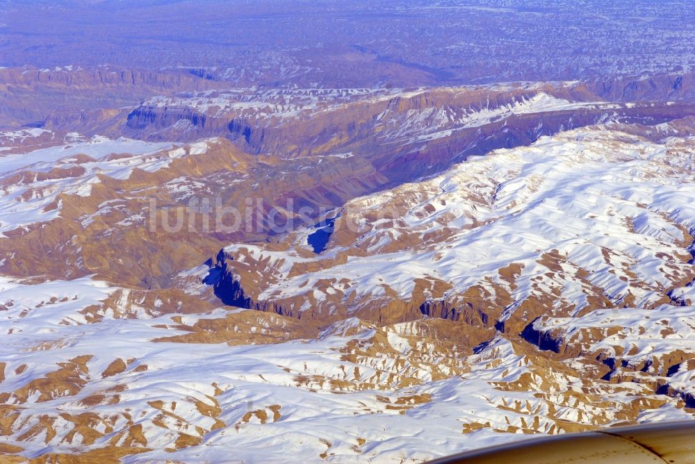 Kandahar von oben - Winterluftbild Felsen- und Berglandschaft Hindukusch in Kandahar in Afghanistan