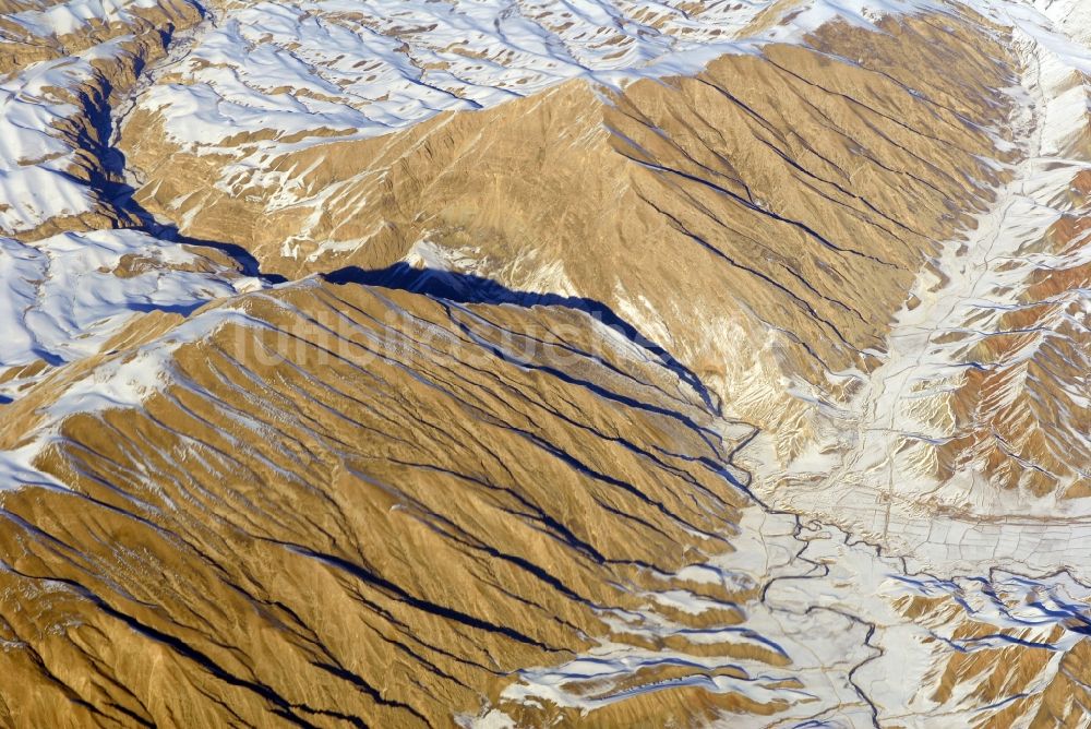 Luftbild Kandahar - Winterluftbild Felsen- und Berglandschaft Hindukusch in Kandahar in Afghanistan