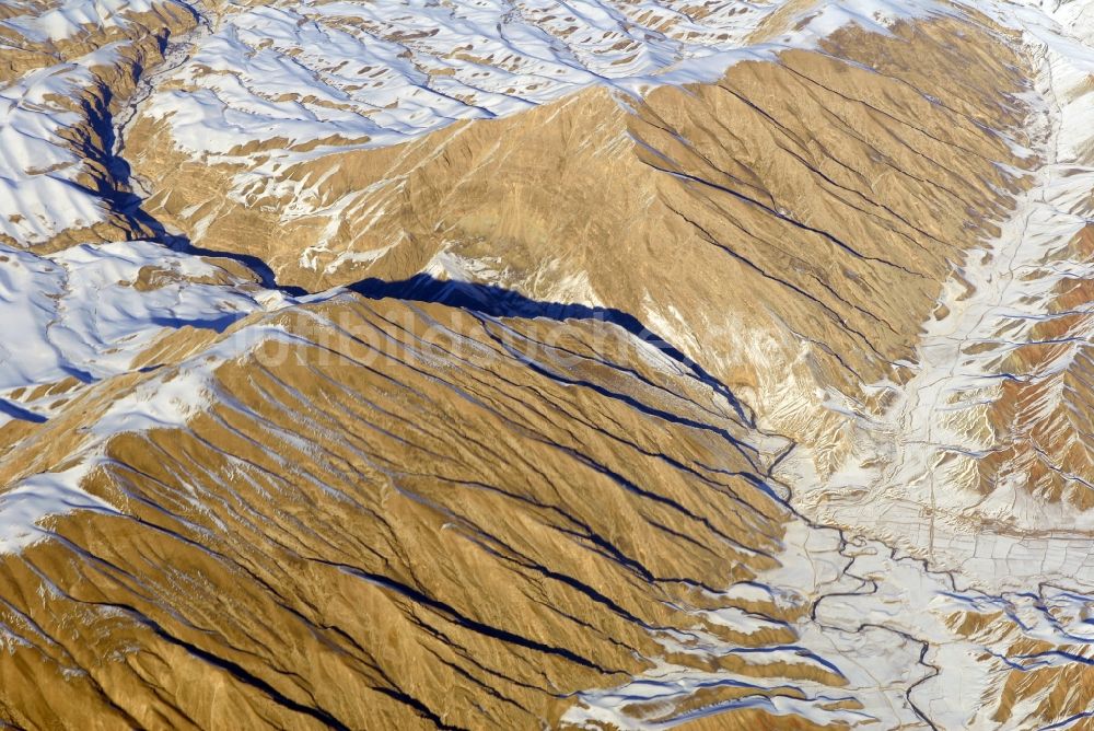 Luftaufnahme Kandahar - Winterluftbild Felsen- und Berglandschaft Hindukusch in Kandahar in Afghanistan