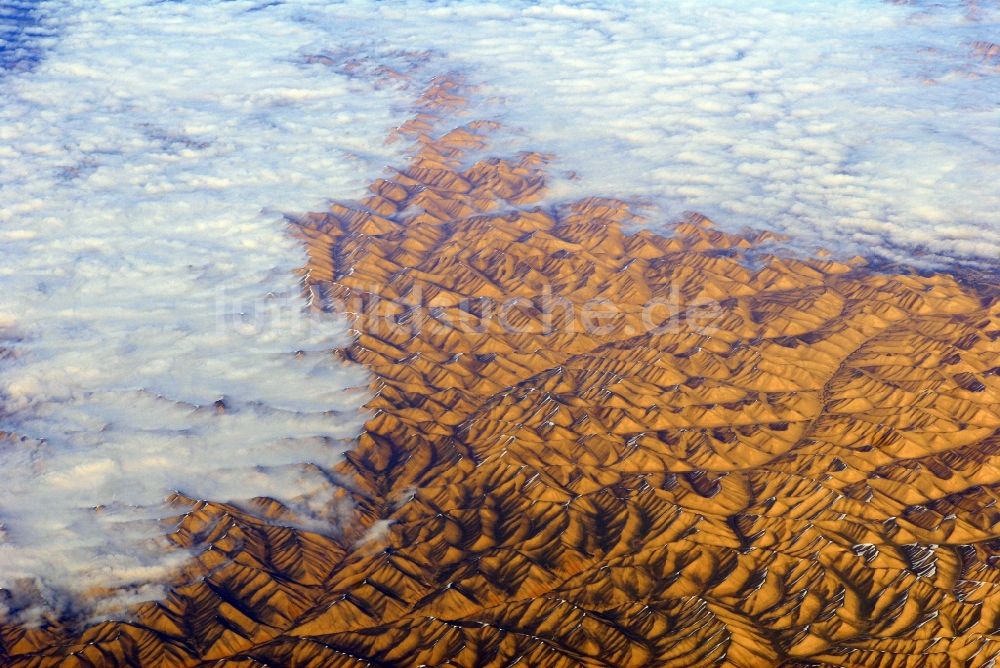 Kandahar aus der Vogelperspektive: Winterluftbild Felsen- und Berglandschaft Hindukusch in Kandahar in Afghanistan