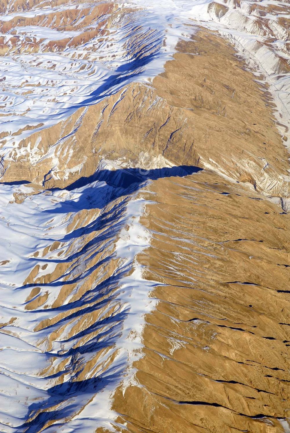 Luftbild Kandahar - Winterluftbild Felsen- und Berglandschaft Hindukusch in Kandahar in Afghanistan