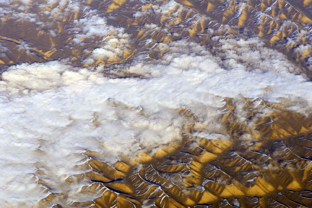 Kandahar aus der Vogelperspektive: Winterluftbild Felsen- und Berglandschaft Hindukusch in Kandahar in Afghanistan