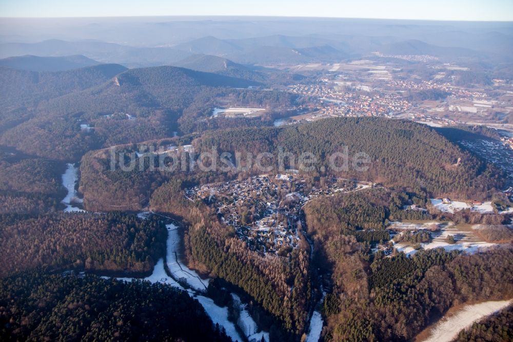 Gossersweiler-Stein aus der Vogelperspektive: Winterluftbild Ferienhaus- Anlage des Ferienparks Feriendorf Eichwald im Ortsteil Feriendorf Eichwald in Gossersweiler-Stein im Bundesland Rheinland-Pfalz, Deutschland